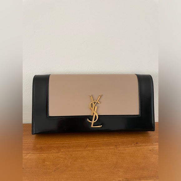 Saint Laurent Kate Clutch In Smooth And Shiny Leather - Picture 1 of 9